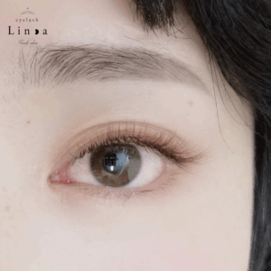 ボリュームラッシュ施術写真｜極細毛を束にして装着する軽やかなまつ毛エクステ｜自まつ毛が少なくても隙間をカバーできるデザイン