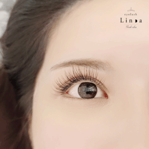 渋谷区恵比寿まつ毛サロン┃下向きまつ毛向けマツエク。アップワードラッシュのリペア仕上がり。